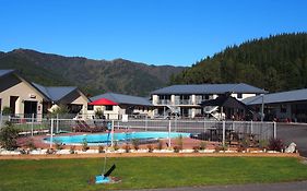 Linkwater Motel 4*