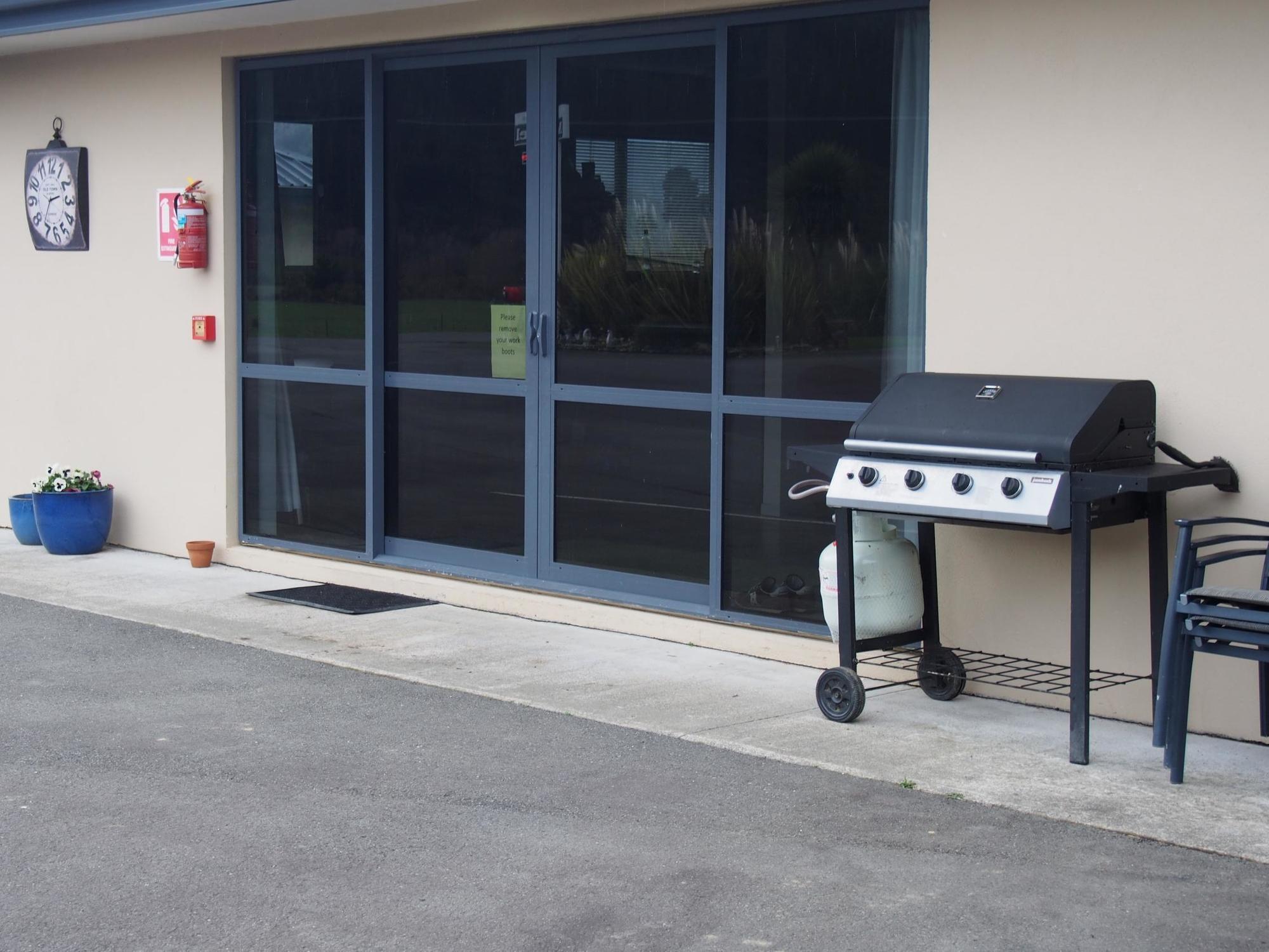 Linkwater Motel And Backpackers Exterior photo