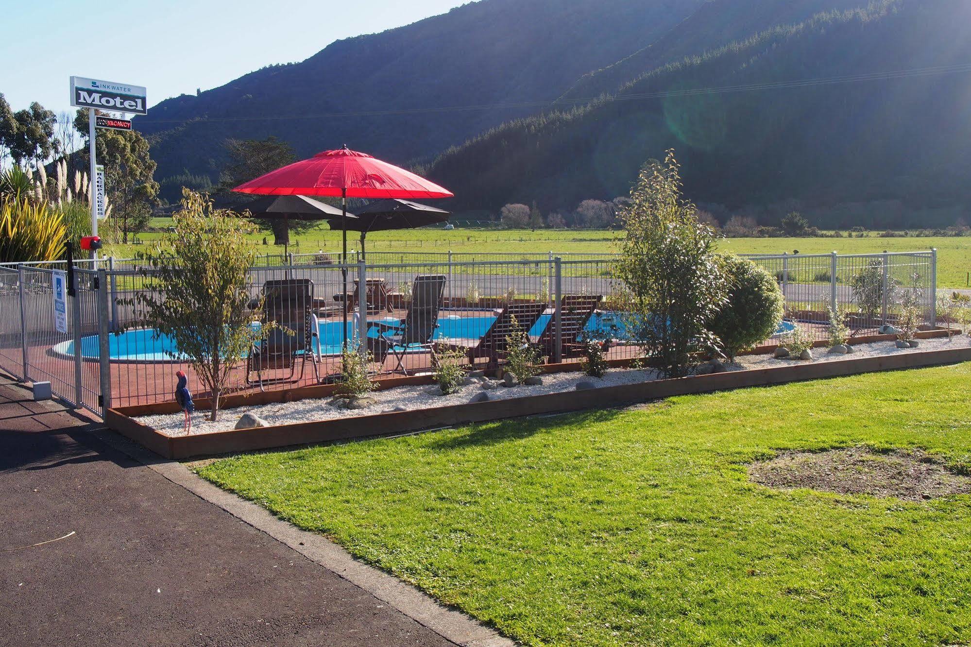 Linkwater Motel And Backpackers Exterior photo