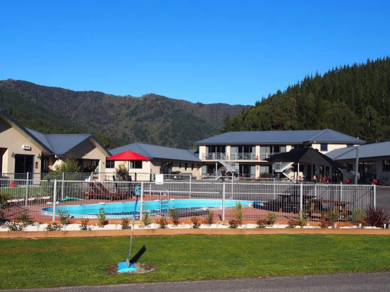 Linkwater Motel And Backpackers Exterior photo